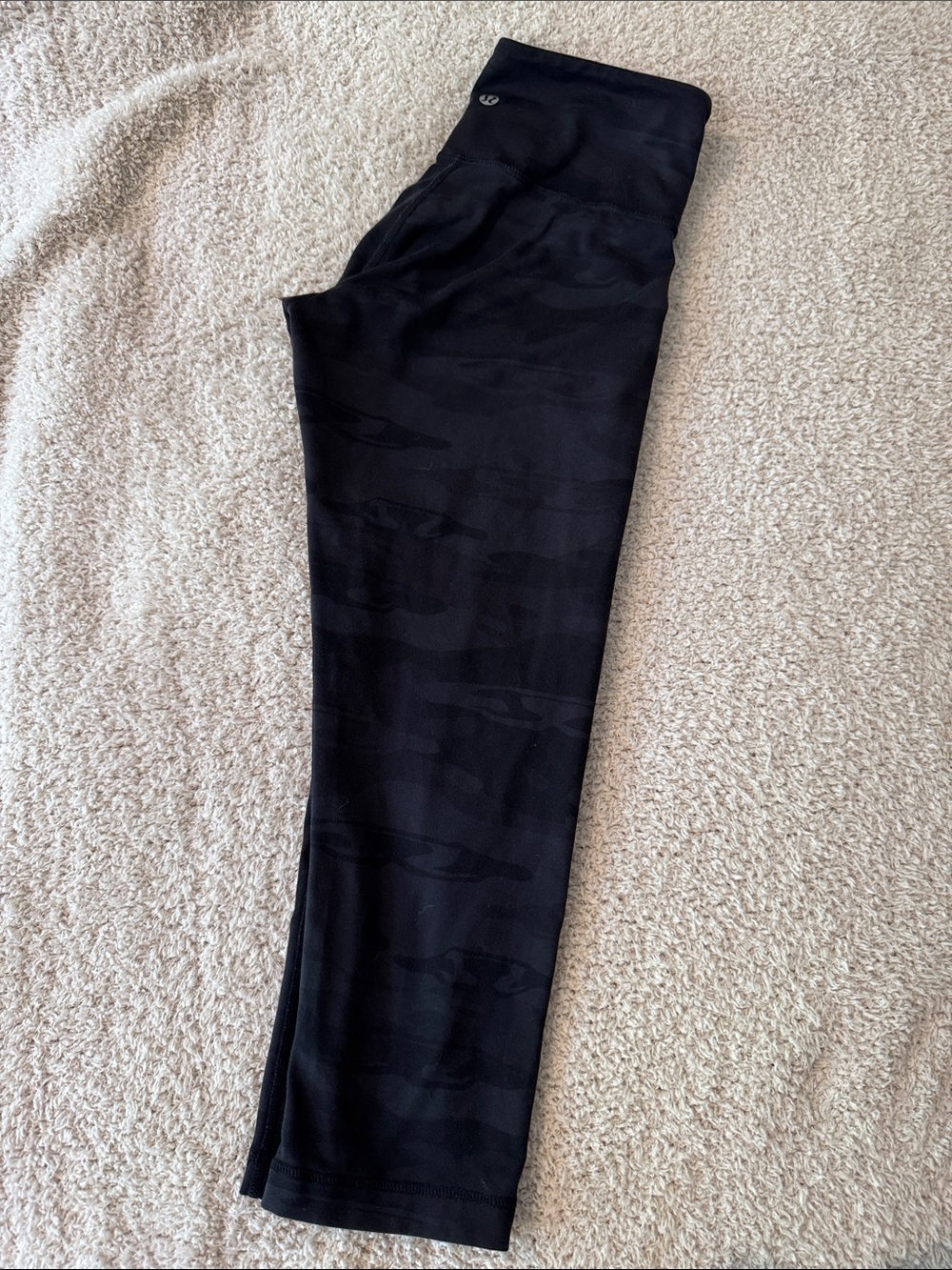lululemon wunder capri Black Camo-Print Size 6